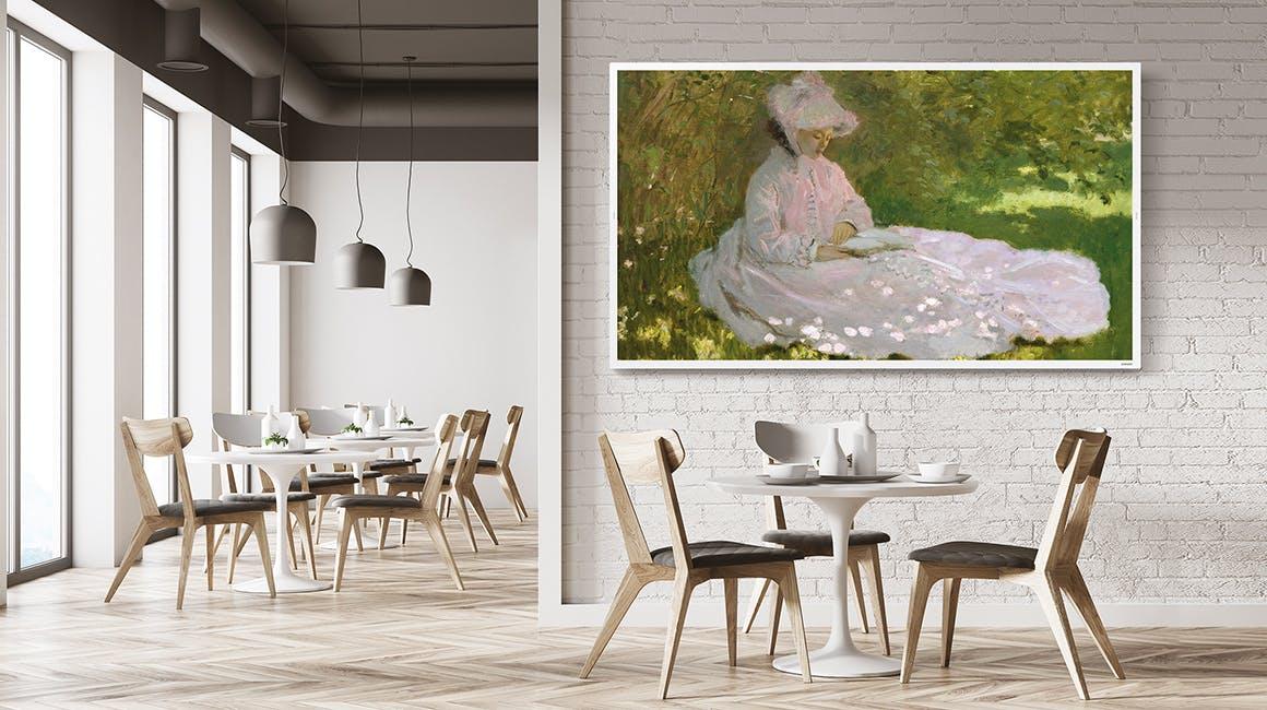 Wall artistry in a restaurant using the VXT Art digital signage solution